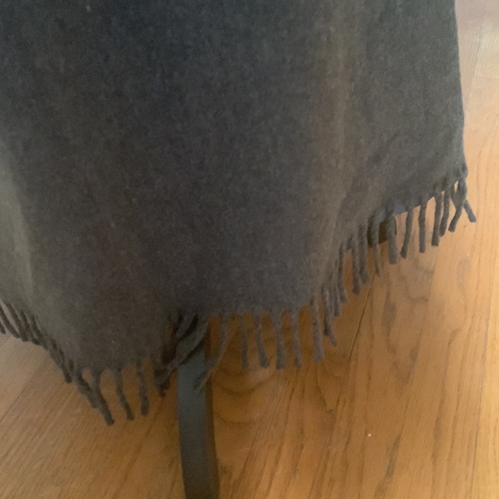 Long gray maxi blanket skirt, appears like wool - Picture 2 of 4